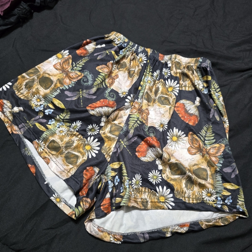Skull and Butterfly Print Lounge Shorts, Med